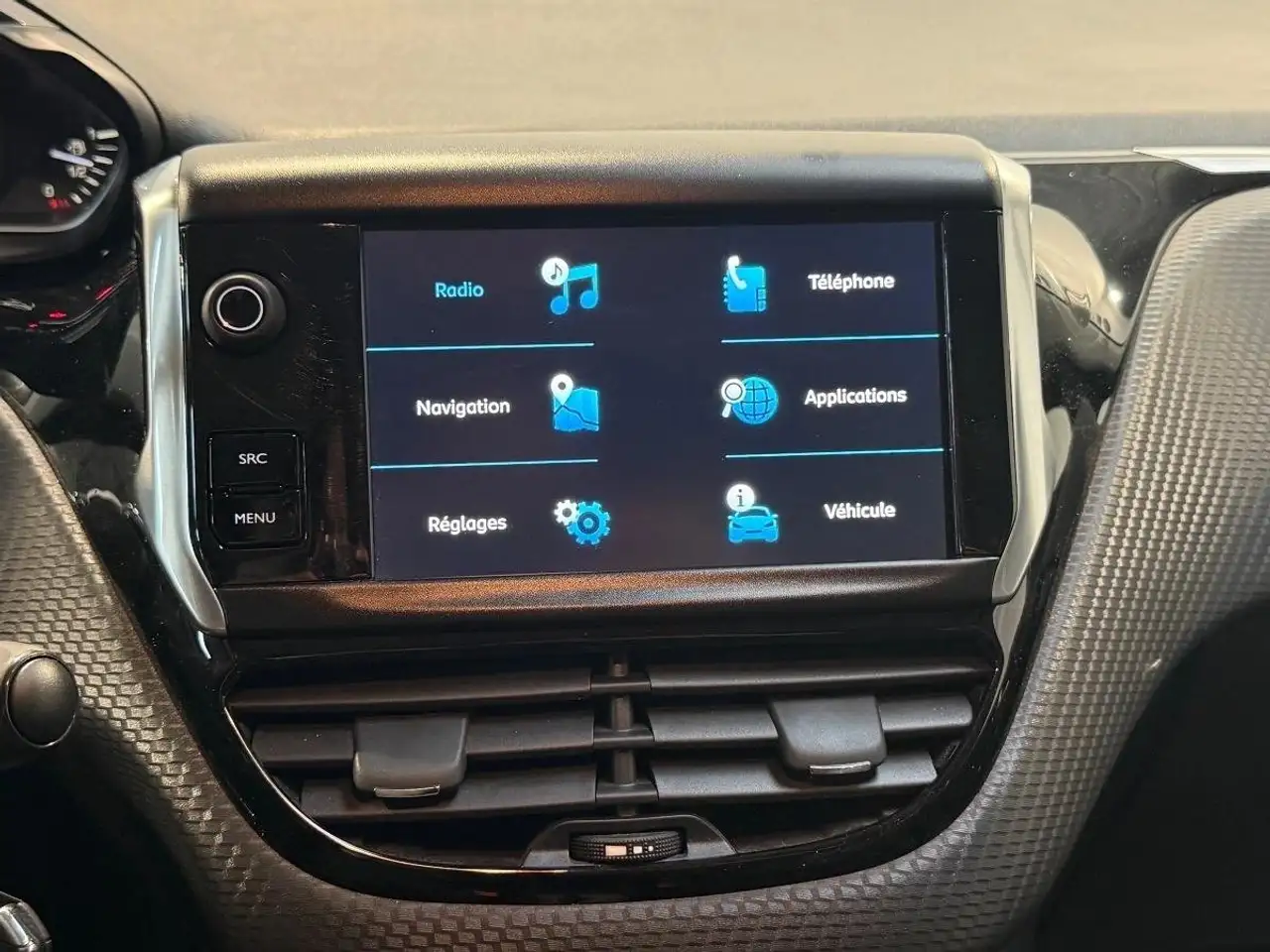 Peugeot 208 208 — photo 25