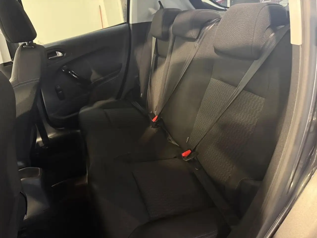 Peugeot 208 208 — photo 31