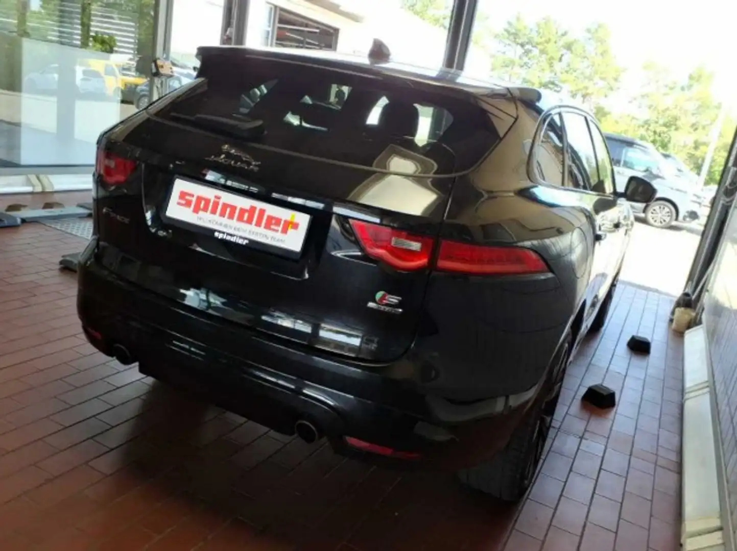 Jaguar F-Pace / AHK, Schiebedach, Black Pack S, HuD Schwarz - 2