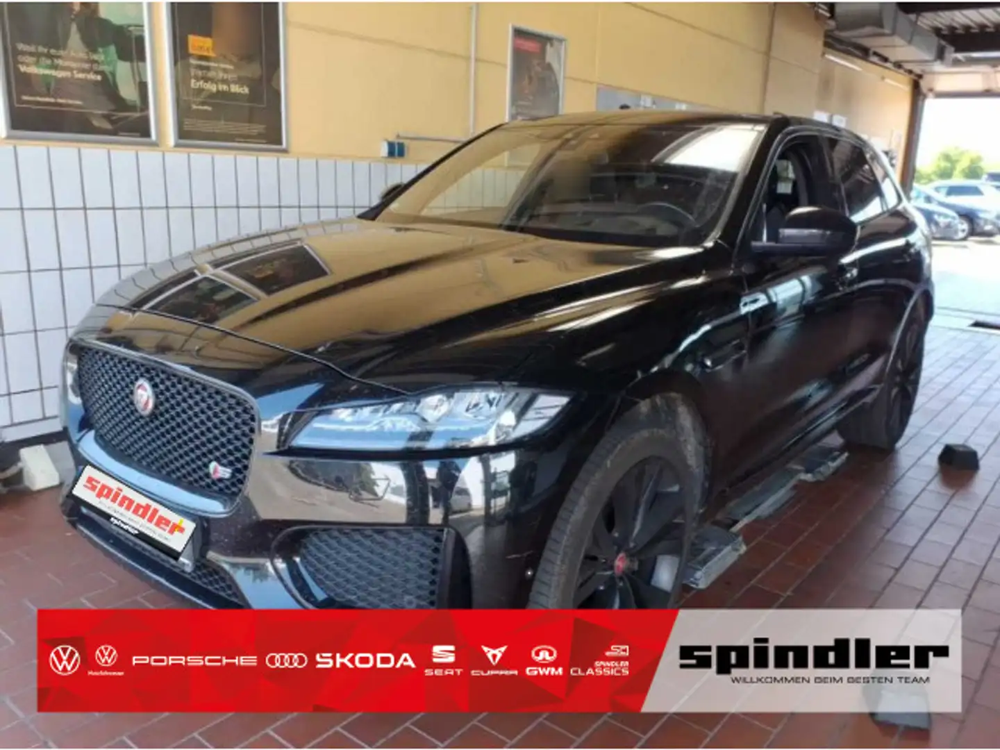 Jaguar F-Pace / AHK, Schiebedach, Black Pack S, HuD Schwarz - 1