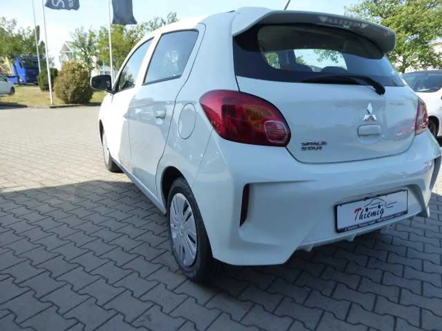 Mitsubishi Space Star Select 1.2 MIVEC 5-Gang Weiß - 2