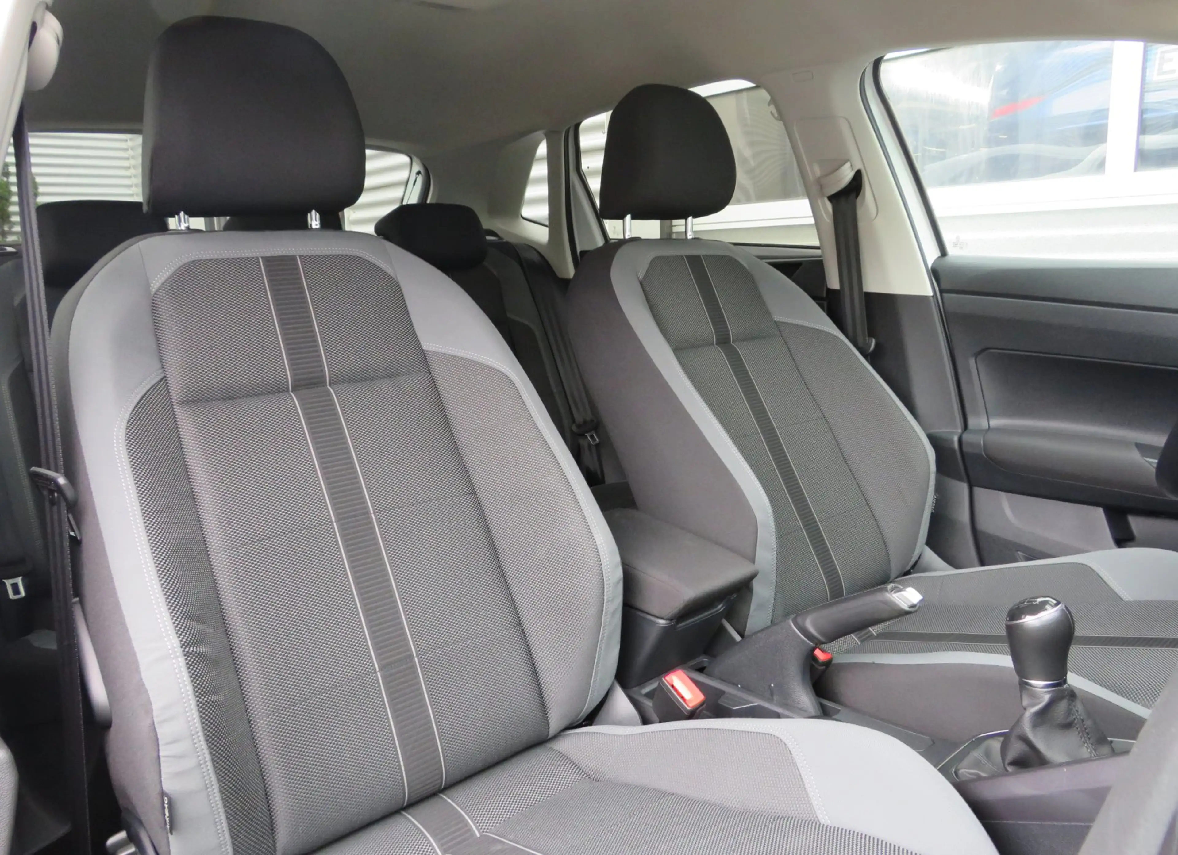 Volkswagen Polo 1.0 TSI Highline Navi/DAB+/PDC v+ht — photo 3