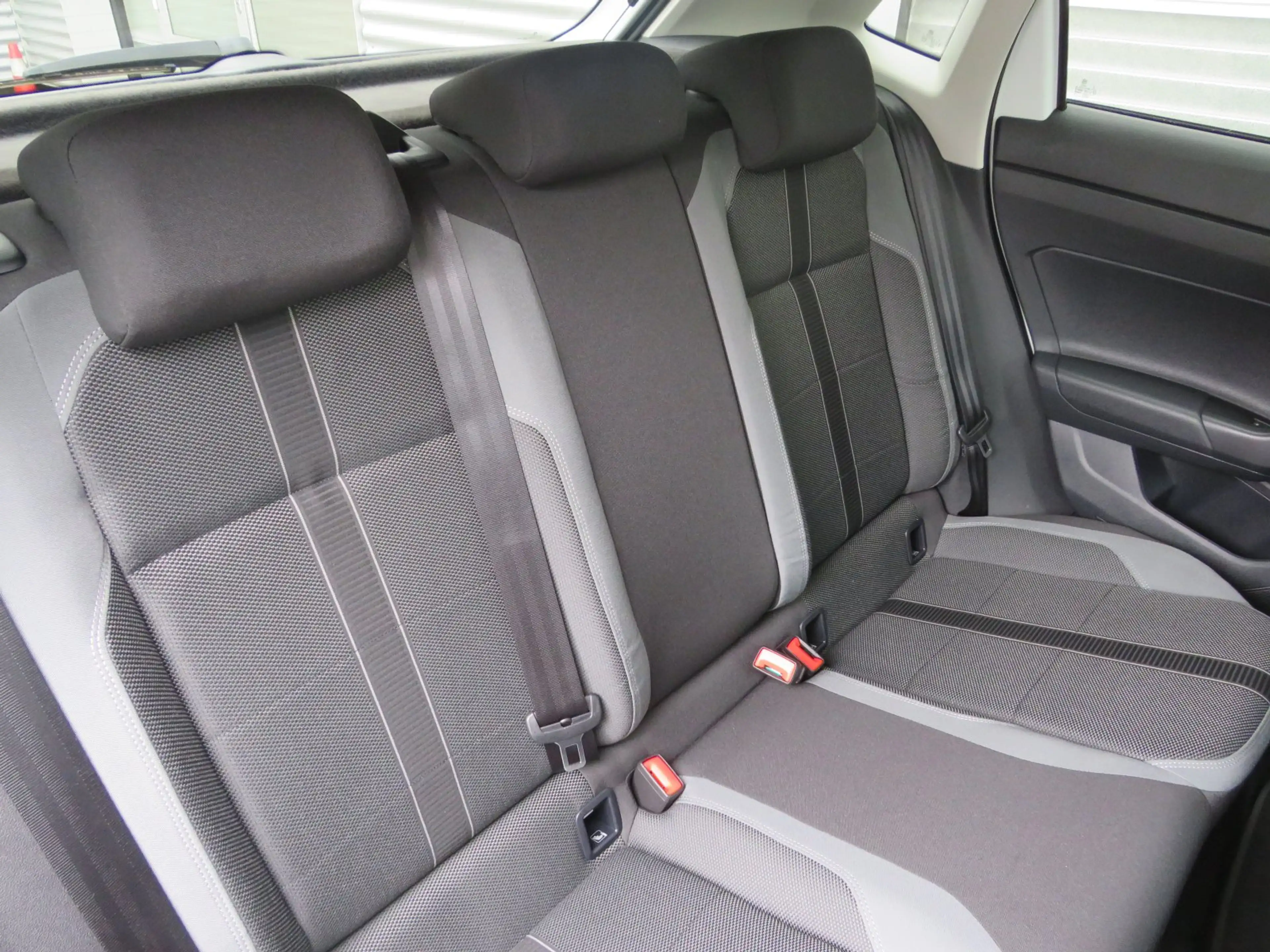 Volkswagen Polo 1.0 TSI Highline Navi/DAB+/PDC v+ht — photo 11