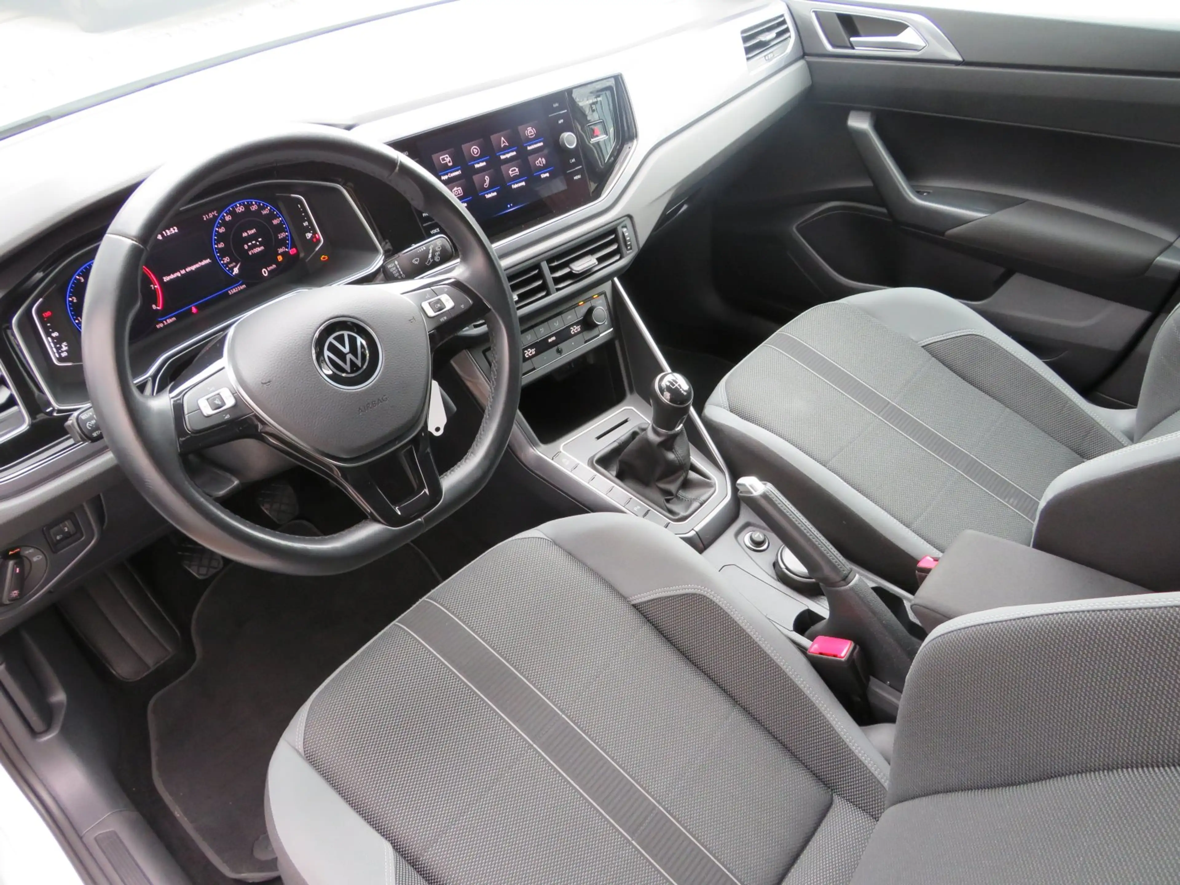 Volkswagen Polo 1.0 TSI Highline Navi/DAB+/PDC v+ht — photo 4