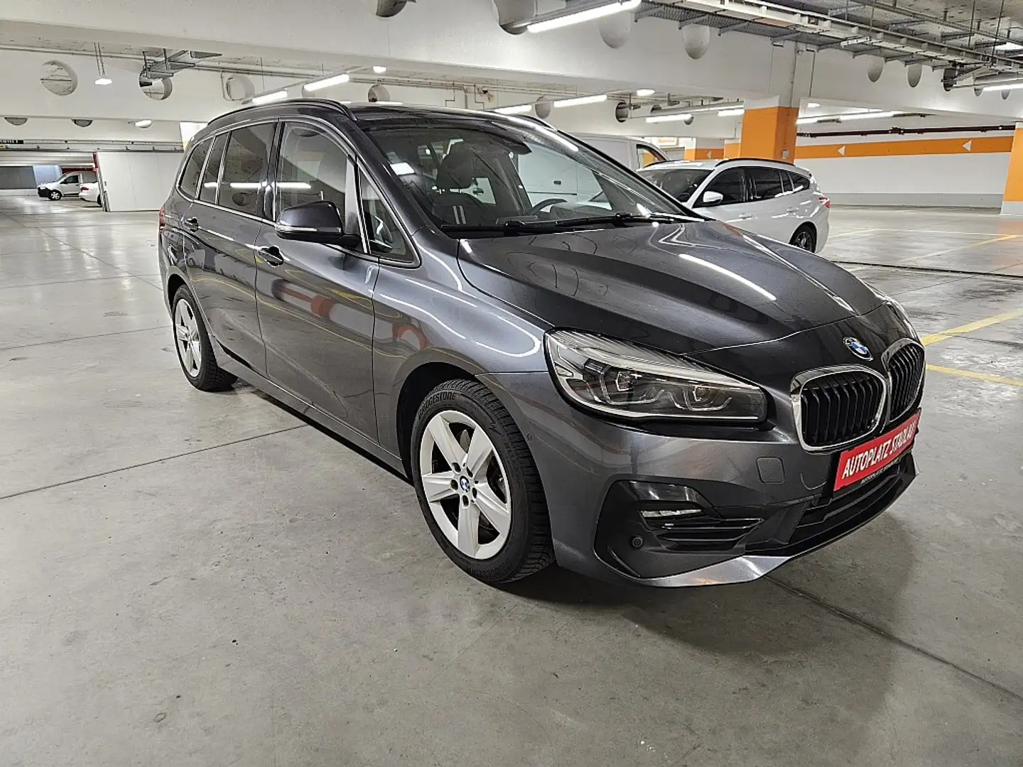 BMW 218 d xDrive Gran Tourer Sport Line Grau - 2