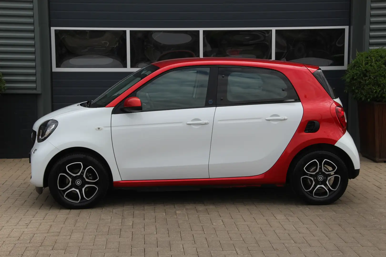 smart forFour EQ Business Solution 18 kWh Navi | ECC | Stoelverw Wit - 2