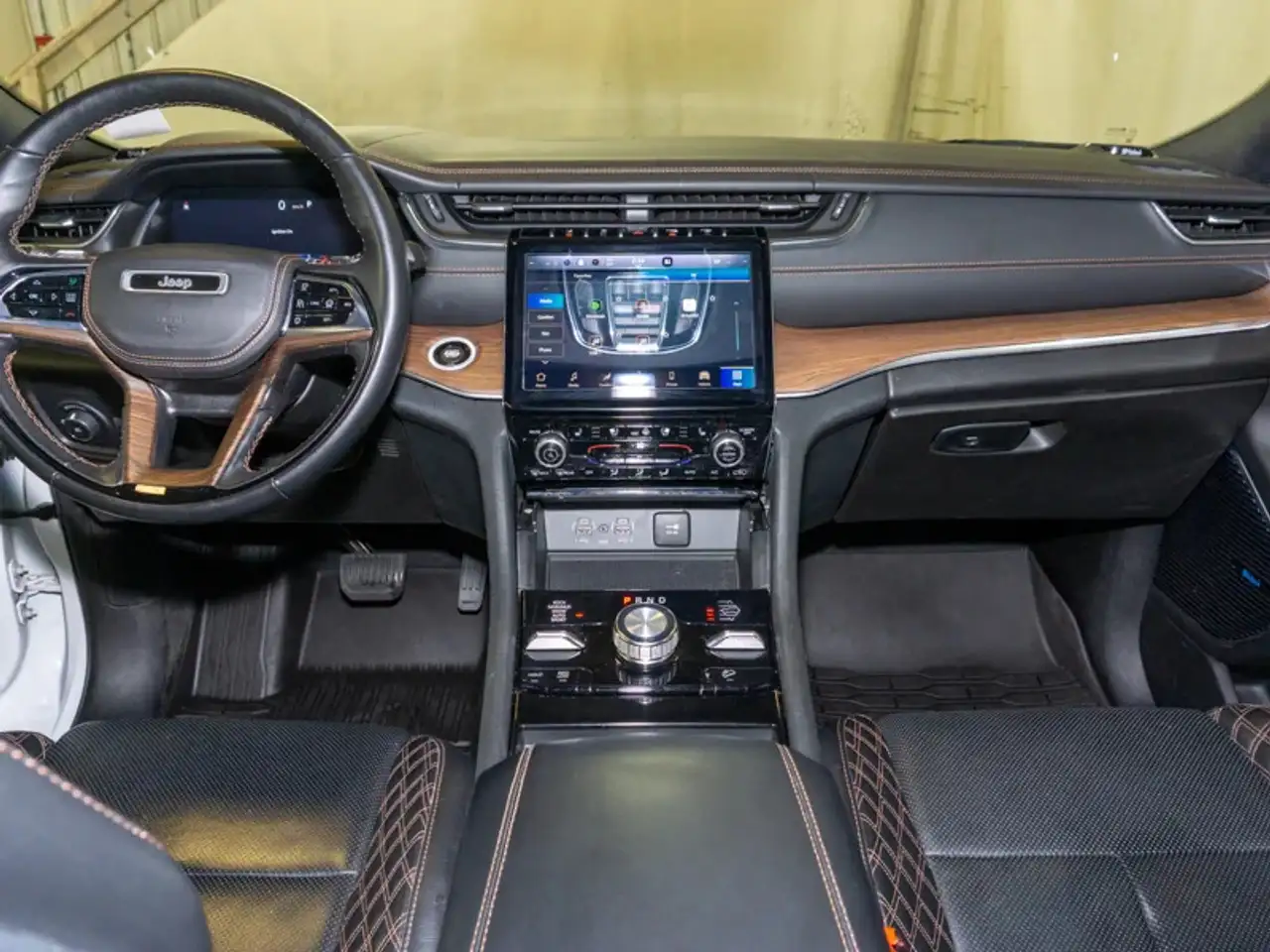 Jeep Grand Cherokee снимка Jeep Grand Cherokee