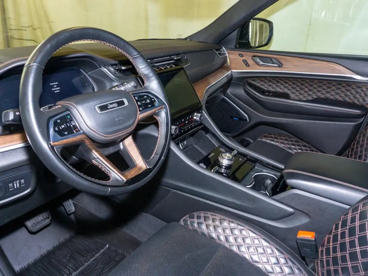 Jeep Grand Cherokee снимка Jeep Grand Cherokee