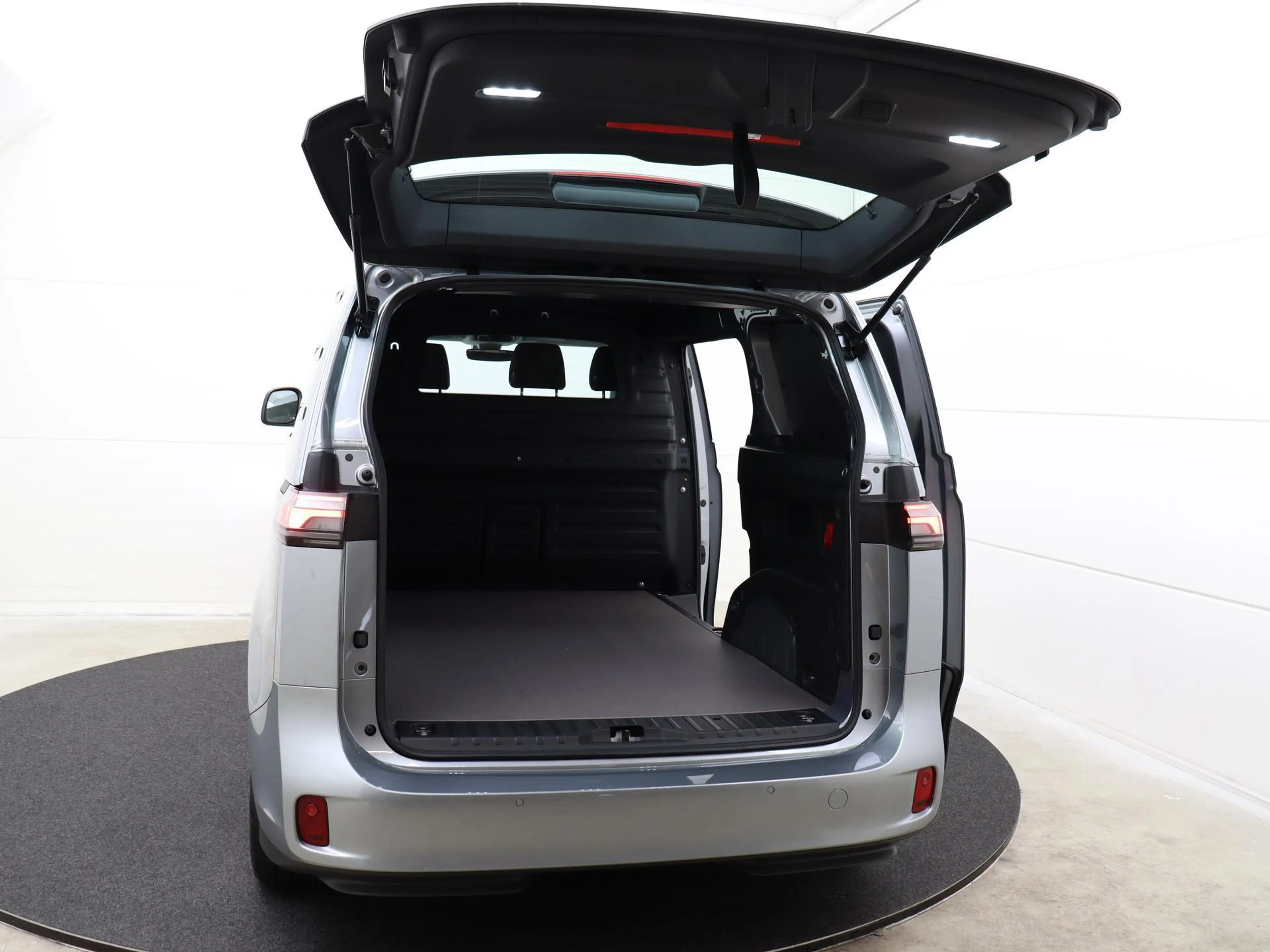 Volkswagen ID. Buzz Cargo Bedrijfswagens Bulli Limited Edition 210 kW / 286 — photo 8