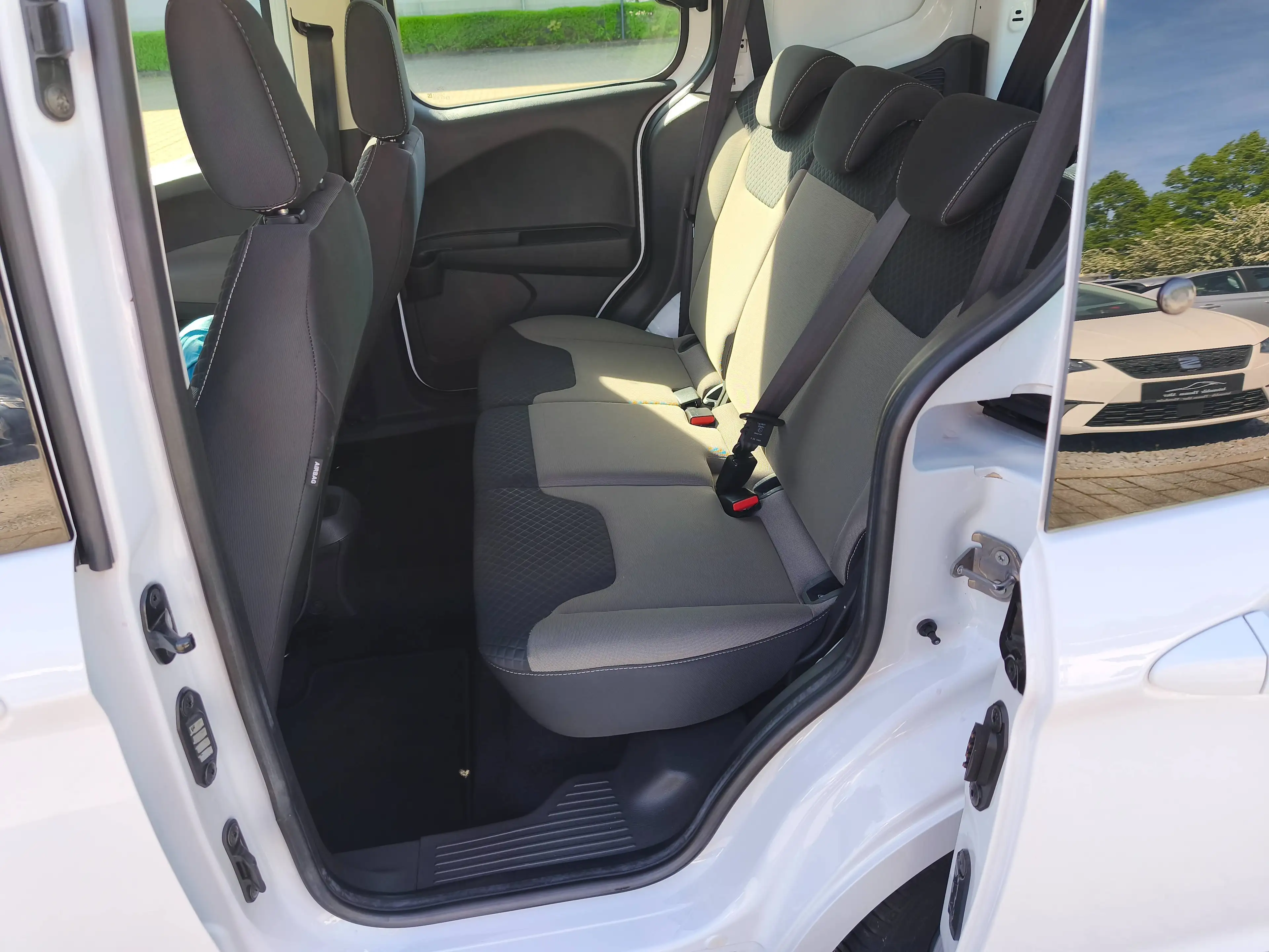 Ford Transit Courier 1.0 100 PS 6.Gang EcoBoost/14000 km/1.Hd/ — photo 11