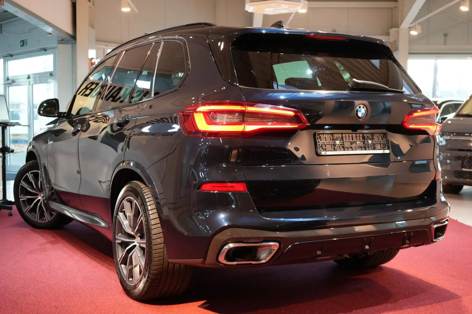 BMW X5 xDrive40i M-Sport *LED*Virtual*Navi*Pano*AHK* Schwarz - 2