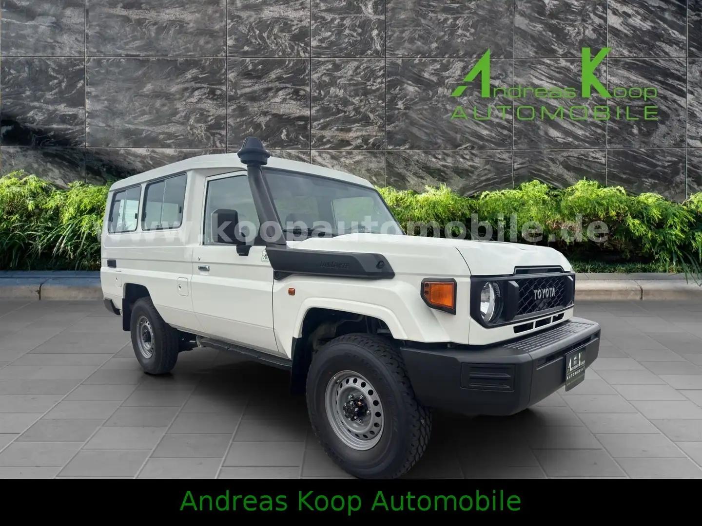 Toyota Land Cruiser GDJ 78 2,8d STD 2x90 40th Sofort Blanc - 2