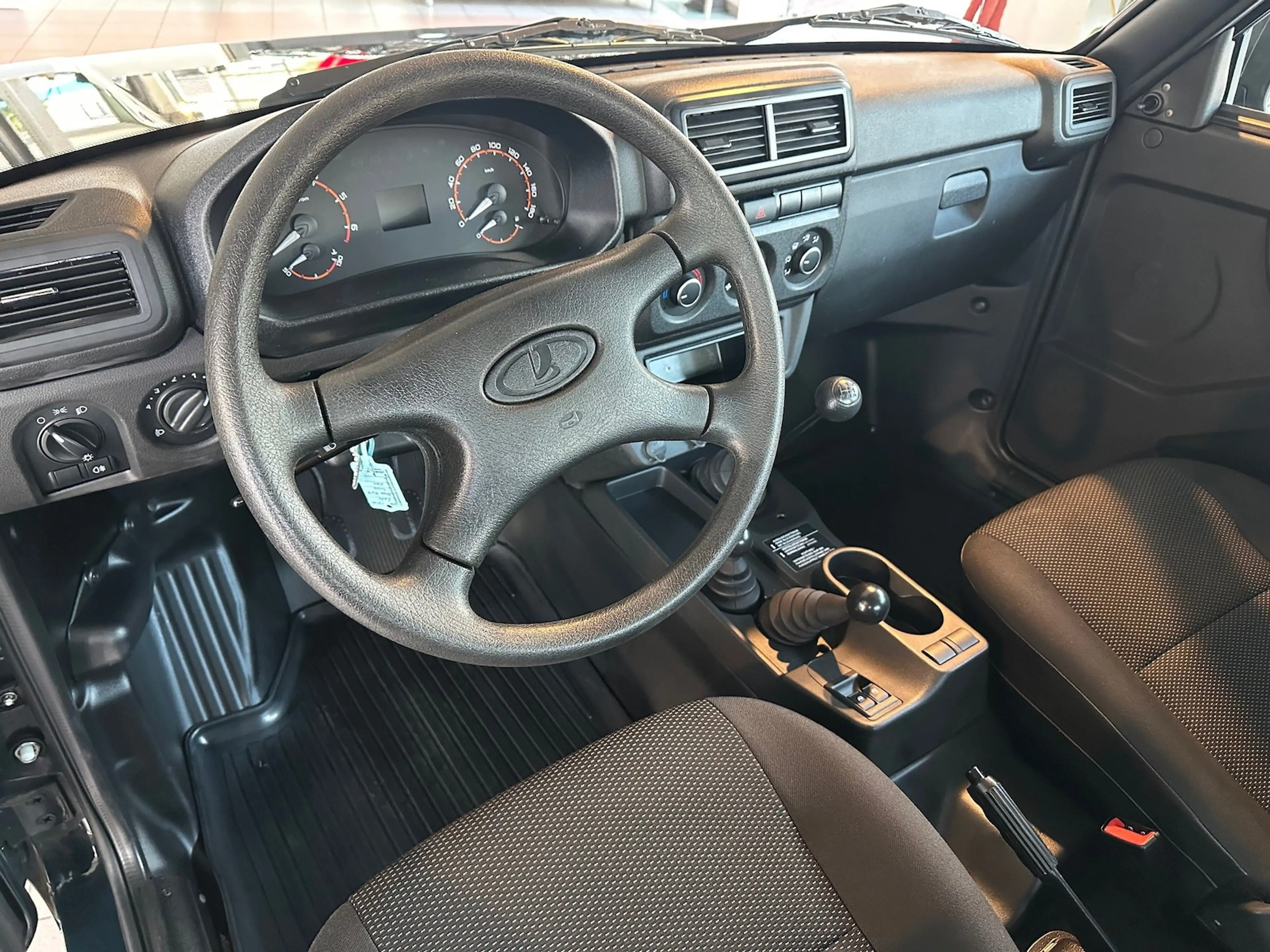 Lada Niva Legend 4x4 |Nur 10.TKM|MwSt| — photo 12