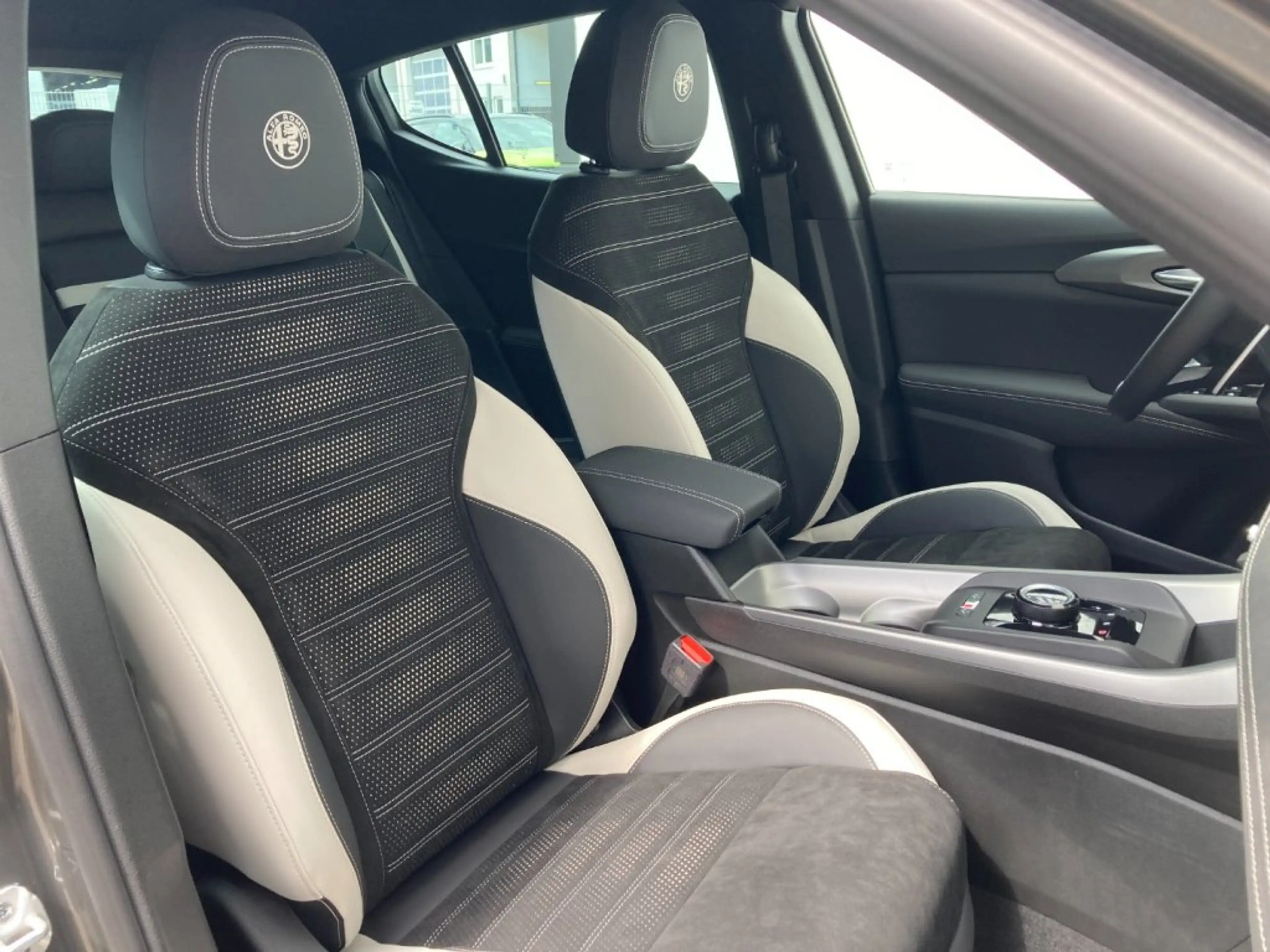 Alfa Romeo Tonale Ibrida Sport Speciale — photo 6