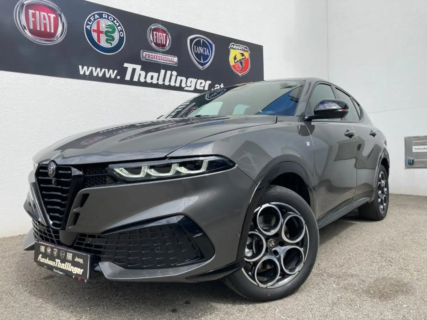 Alfa Romeo Tonale Ibrida Sport Speciale Grau - 2