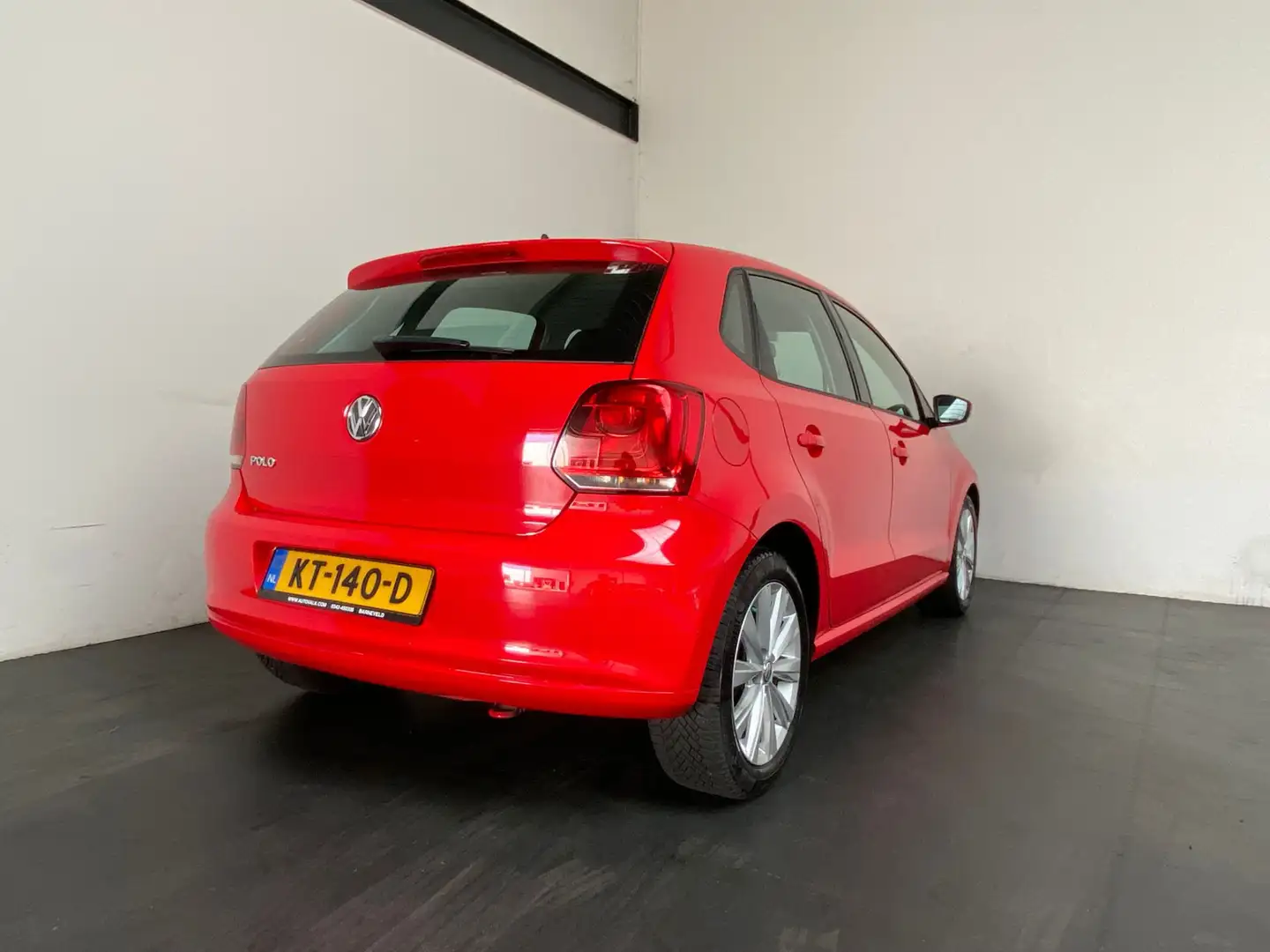 Volkswagen Polo 1.2-12V BlueMotion Trendline Rood - 2