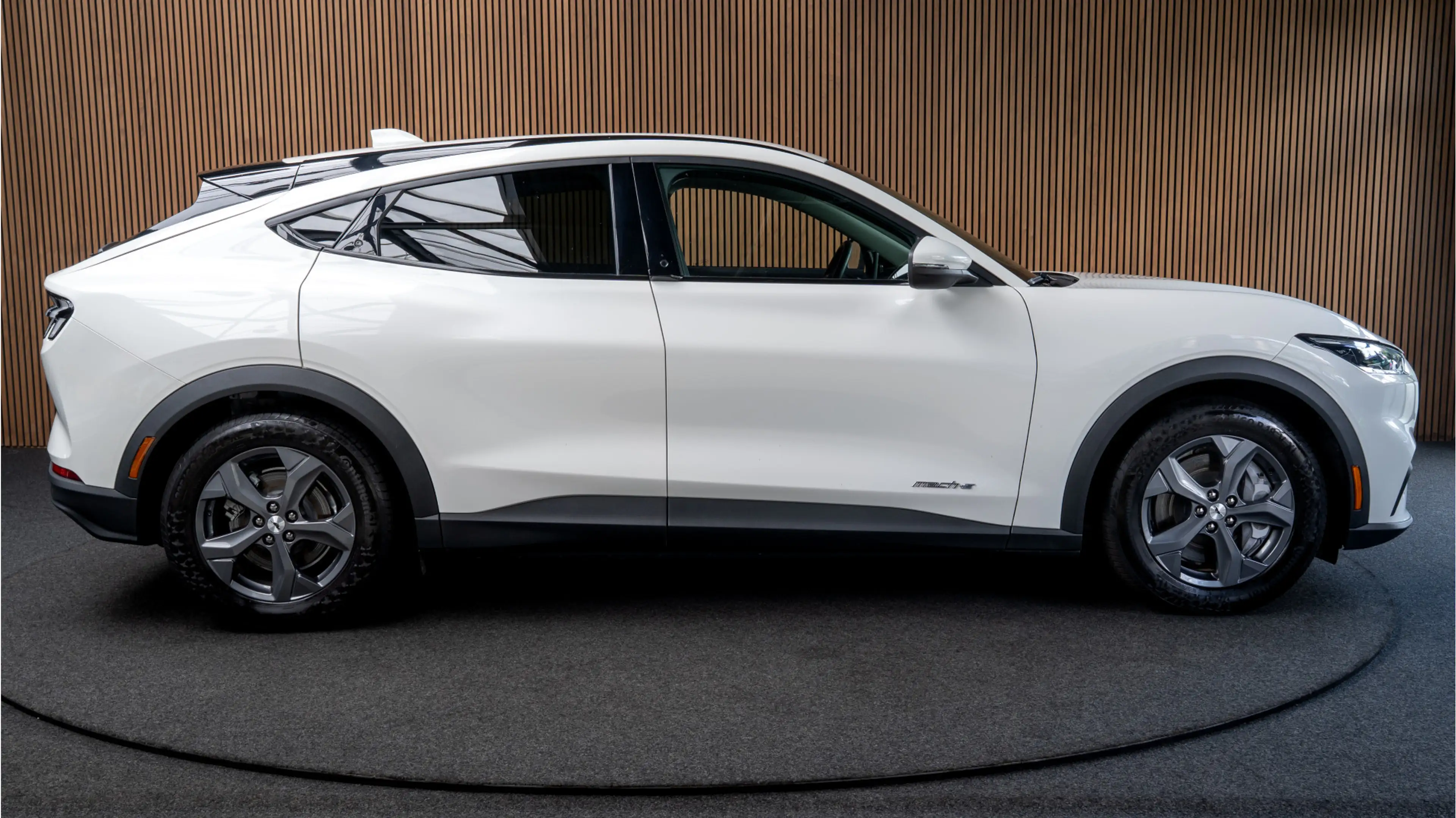 Ford Mustang Mach-E RWD 75 kWh B&O - 360 Camera - Leder - Parelmoer me — photo 6