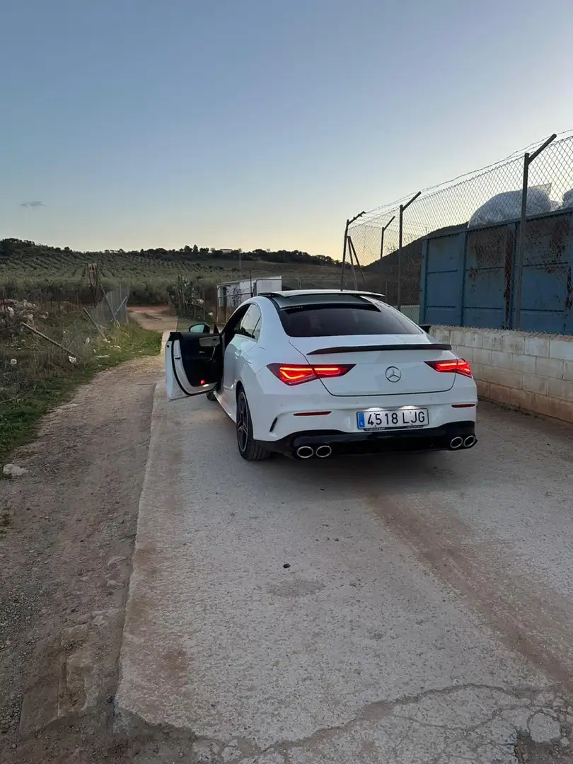 Mercedes-Benz 180 tiene pack de Amg line - 1