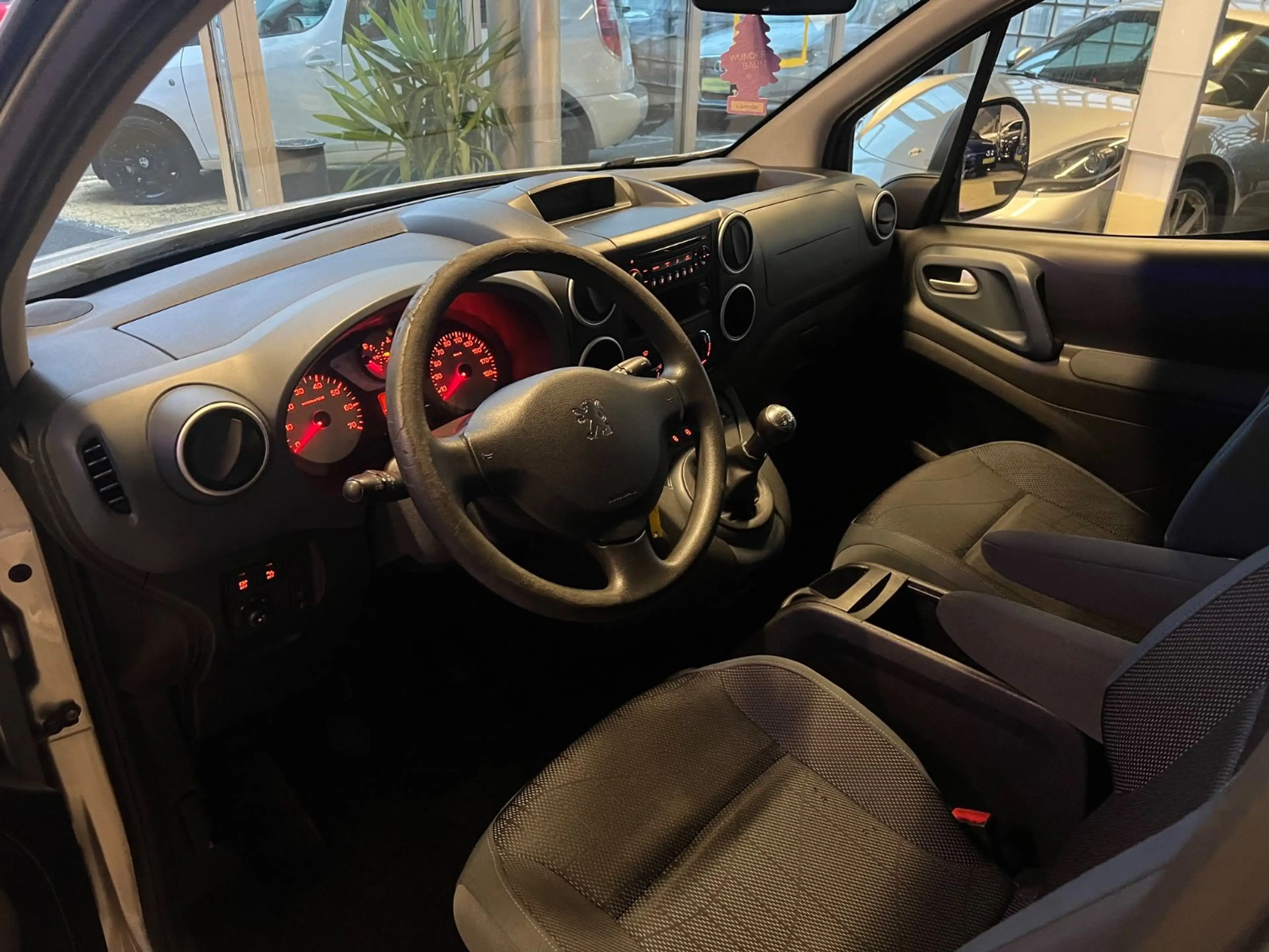 Peugeot Partner Tepee Family * 1.HAND * — photo 11