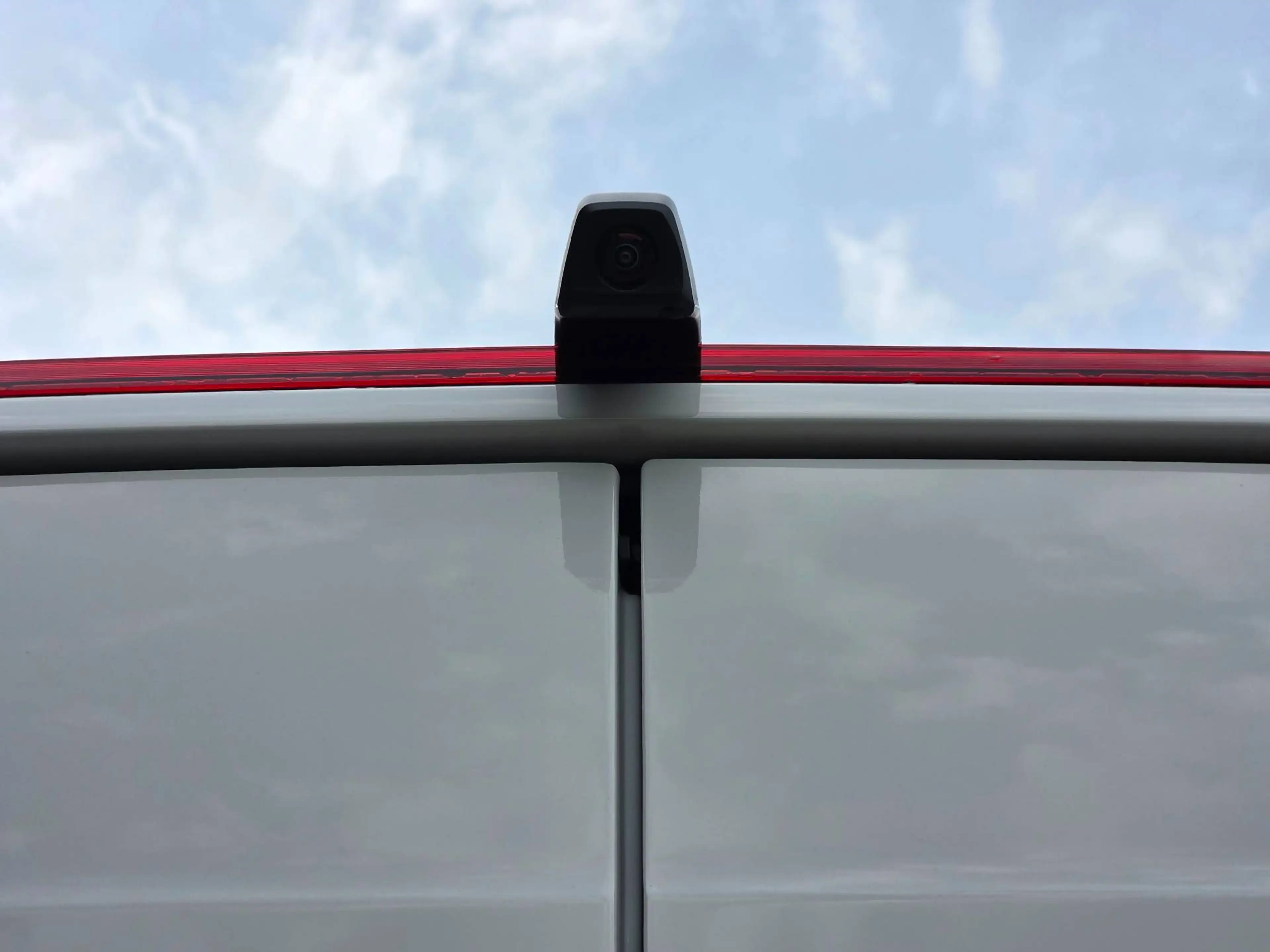 Volkswagen Crafter 2.0 TDi / 140 pk / L3 H3 / Camera achter / Keyless Go / Cruise / ... / € 30.790 Ex. btw — photo 9