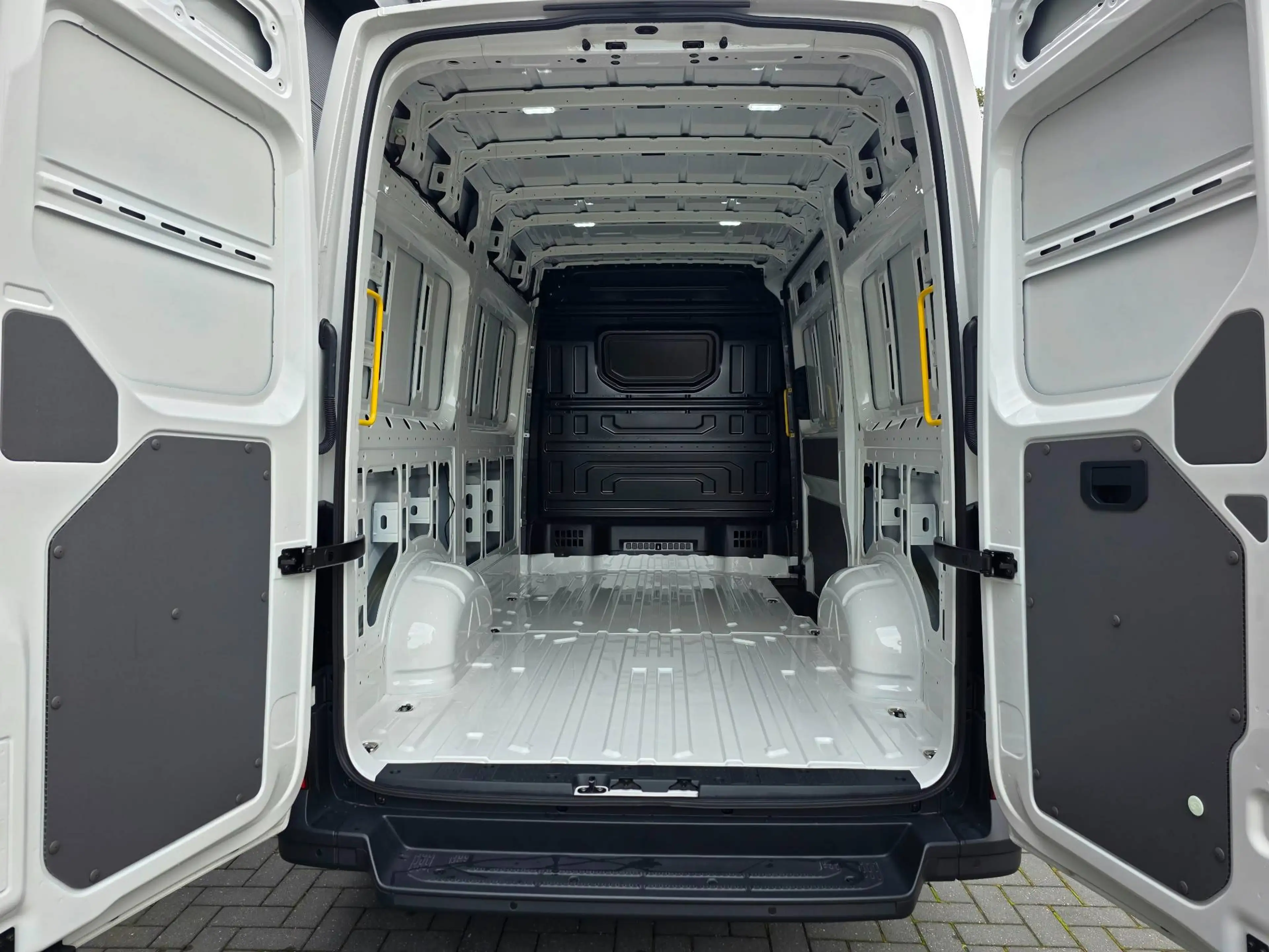 Volkswagen Crafter 2.0 TDi / 140 pk / L3 H3 / Camera achter / Keyless Go / Cruise / ... / € 30.790 Ex. btw — photo 7
