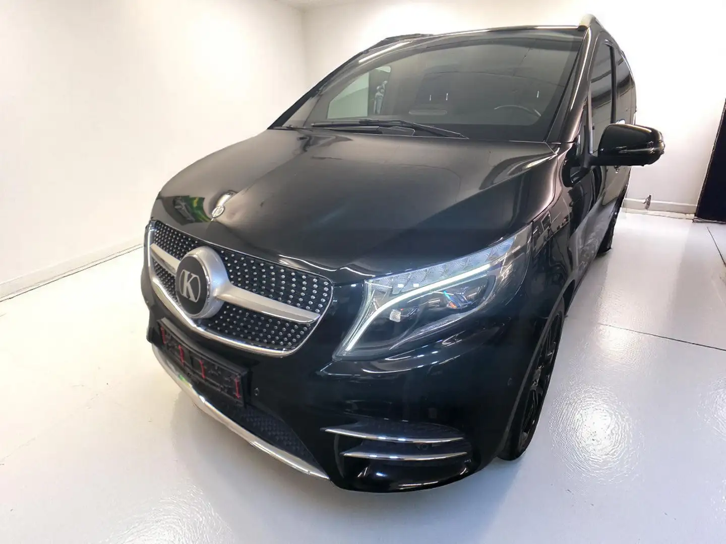 Mercedes-Benz V 300 d 4-Matic AMG x-Long VIP Shuttle TV KLASSEN Noir - 1