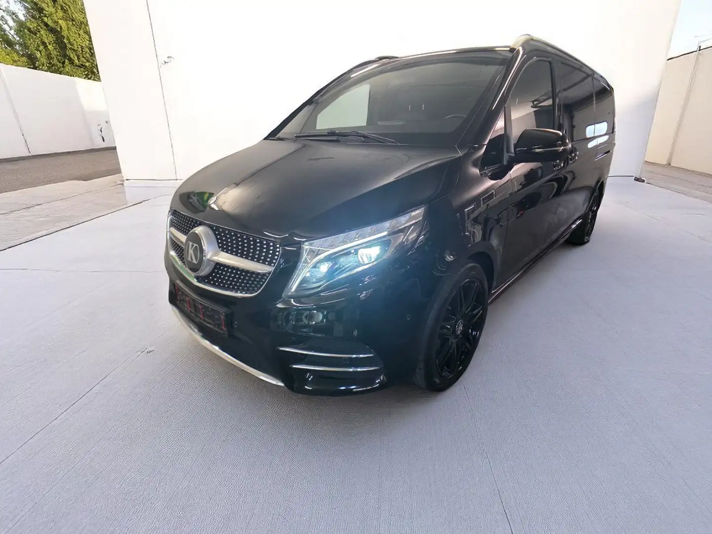 Mercedes-Benz V 300 d 4-Matic AMG x-Long VIP Shuttle TV KLASSEN Noir - 2