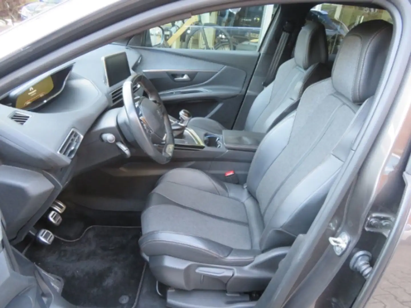 Peugeot 3008 BlueHDi 150 Stop & Start Allure Panorama Navi Dyn. Grijs - 2