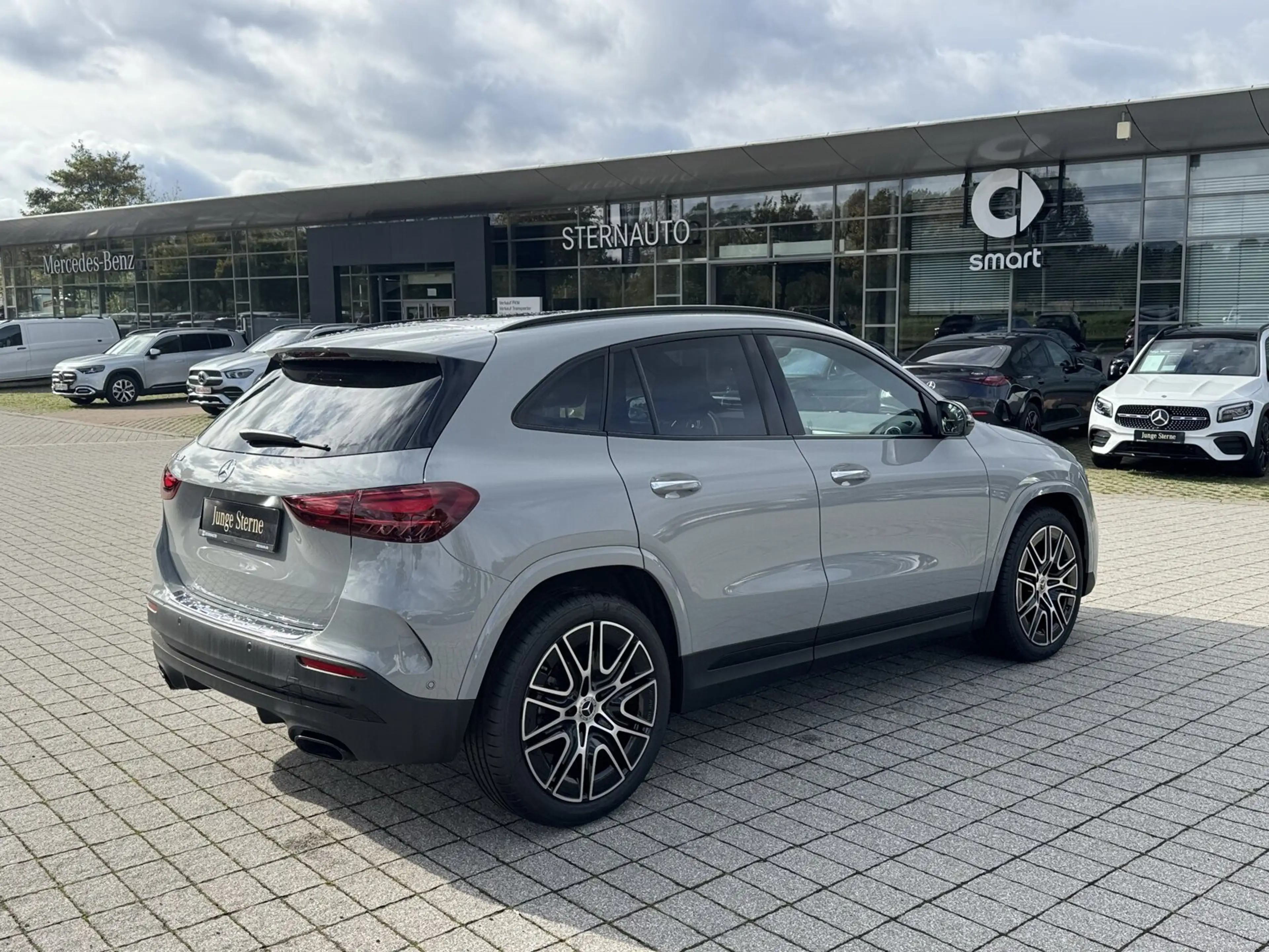 Mercedes-Benz GLA 200 GLA 200 AMG Line Special Edition/Navi/Pano.-Dach — photo 4