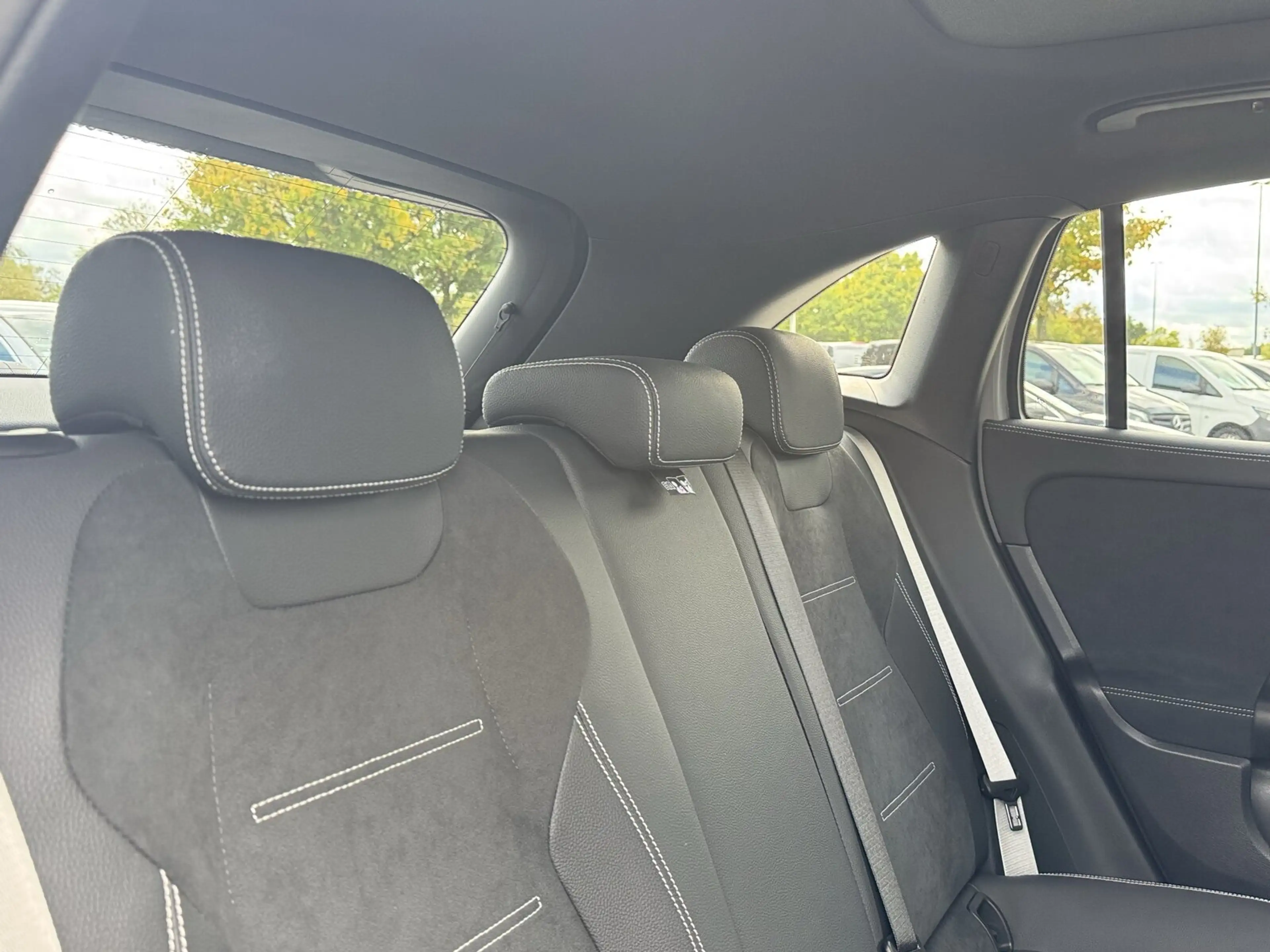 Mercedes-Benz GLA 200 GLA 200 AMG Line Special Edition/Navi/Pano.-Dach — photo 17