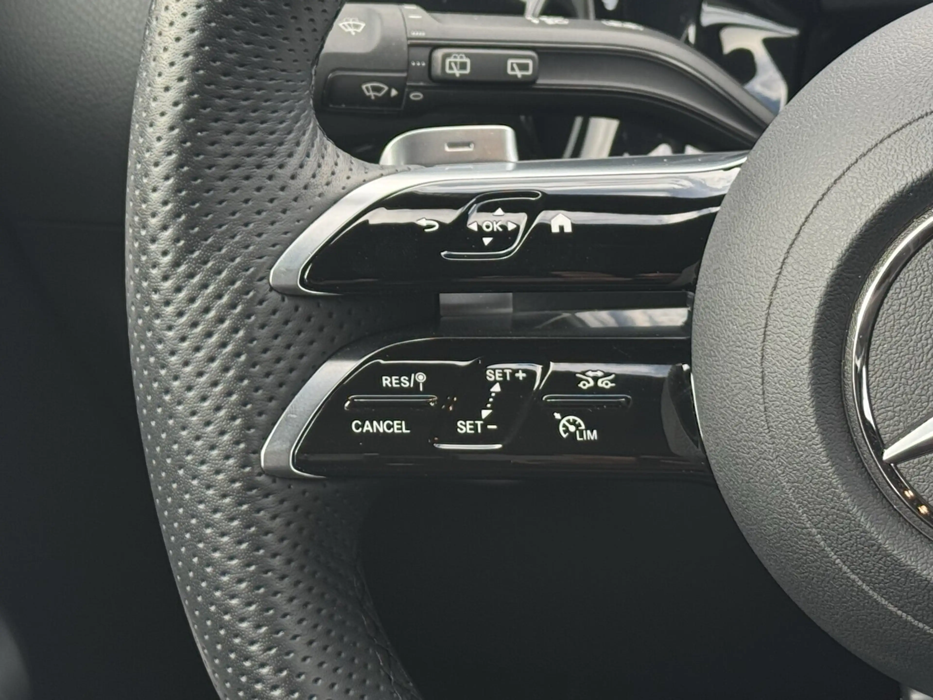 Mercedes-Benz GLA 200 GLA 200 AMG Line Special Edition/Navi/Pano.-Dach — photo 14