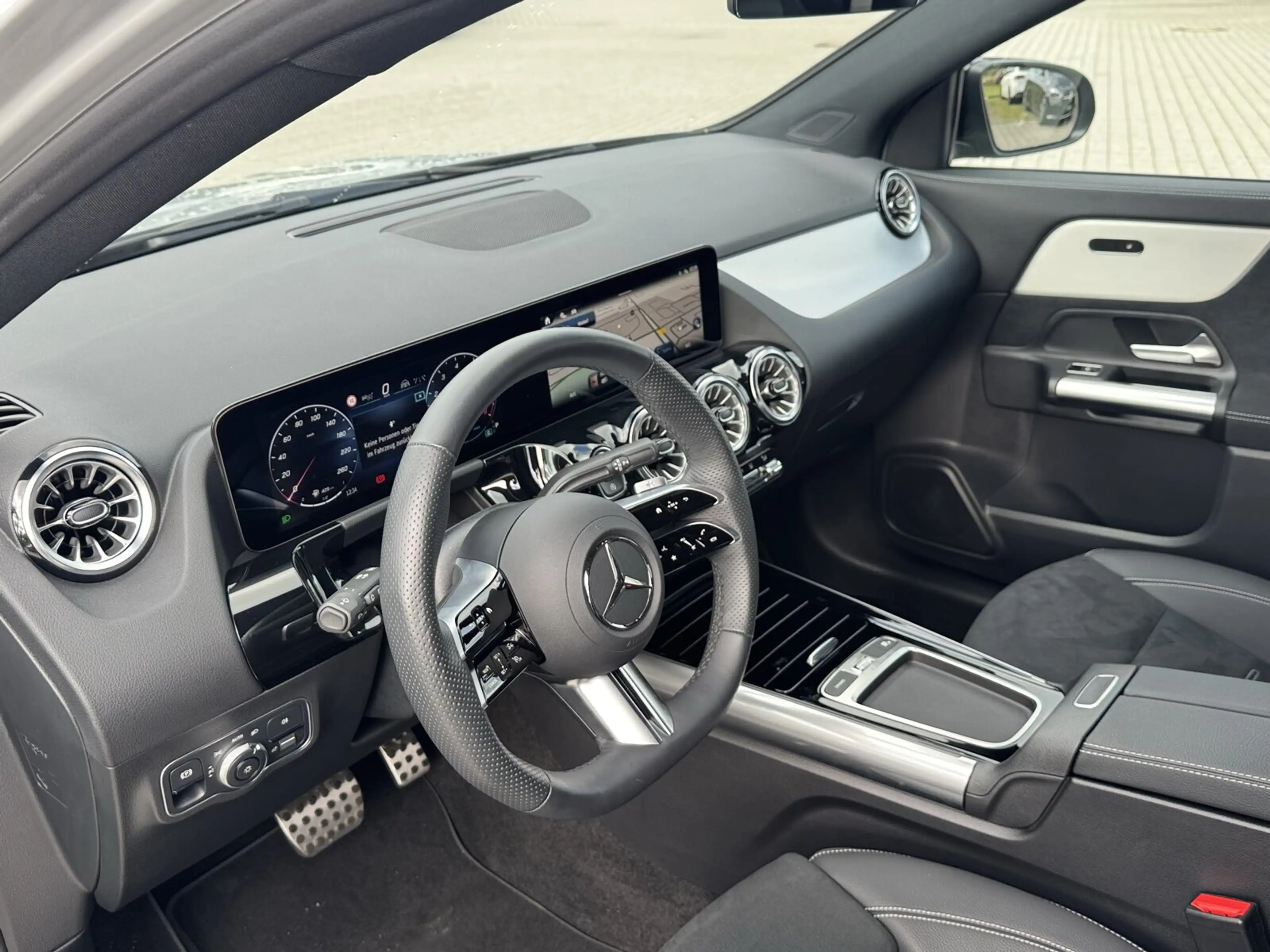 Mercedes-Benz GLA 200 GLA 200 AMG Line Special Edition/Navi/Pano.-Dach — photo 9