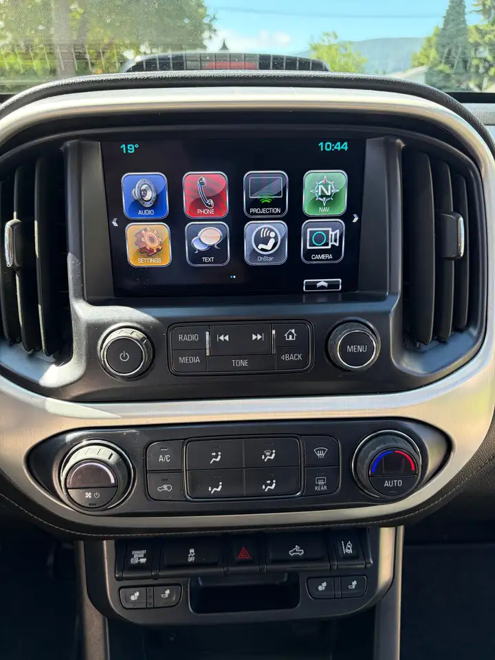 GMC Canyon photo GMC Canyon