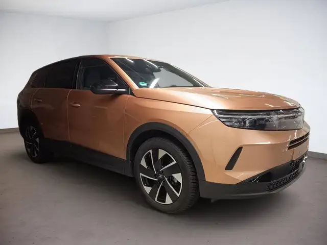 Opel Grandland view 2