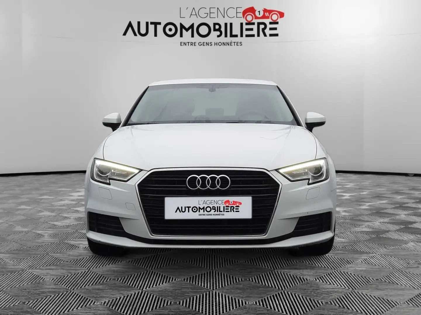 Audi A3 Sportback 30 TFSI 116Ch/ Garantie 12 mois Wit - 2