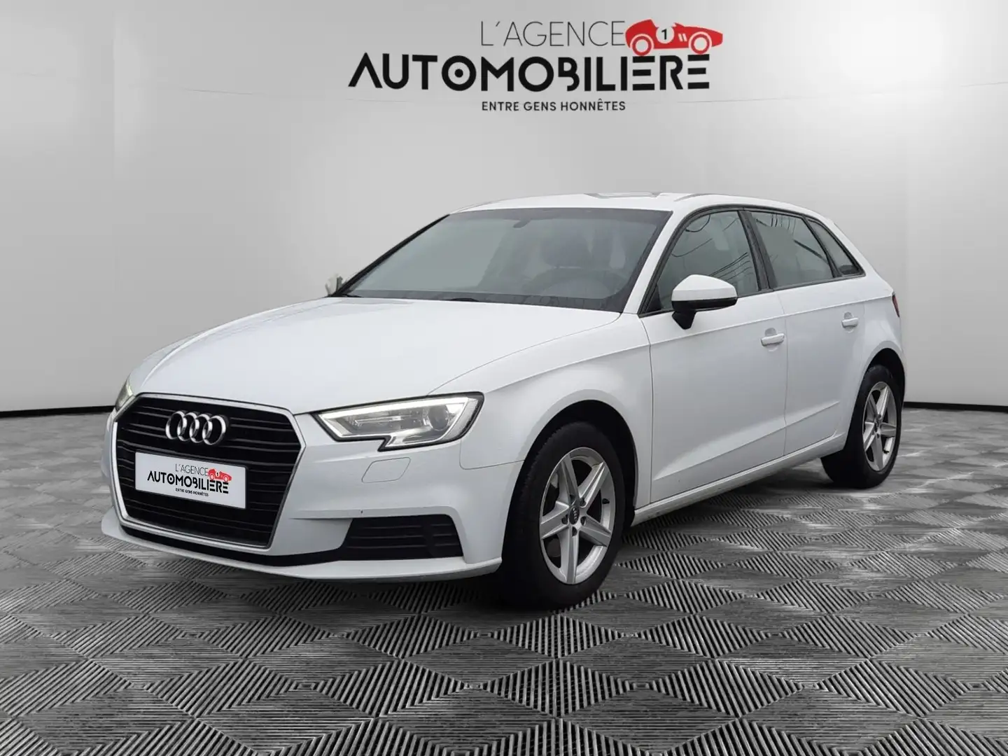 Audi A3 Sportback 30 TFSI 116Ch/ Garantie 12 mois Wit - 1