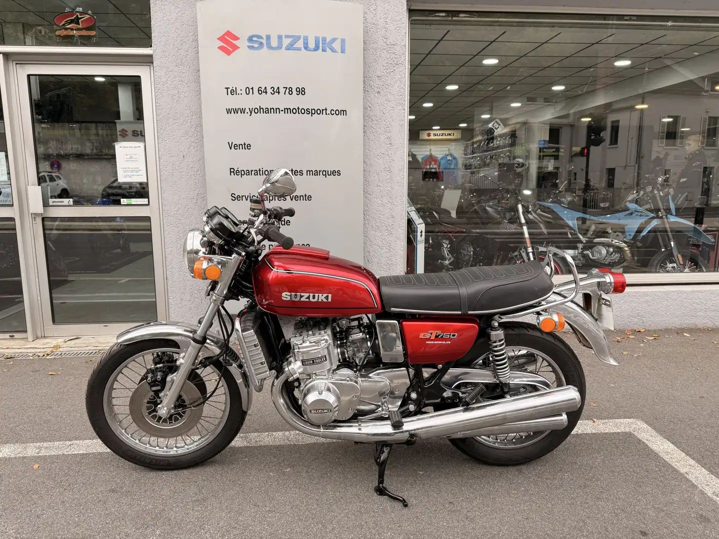 Suzuki GT 750 Rojo - 1