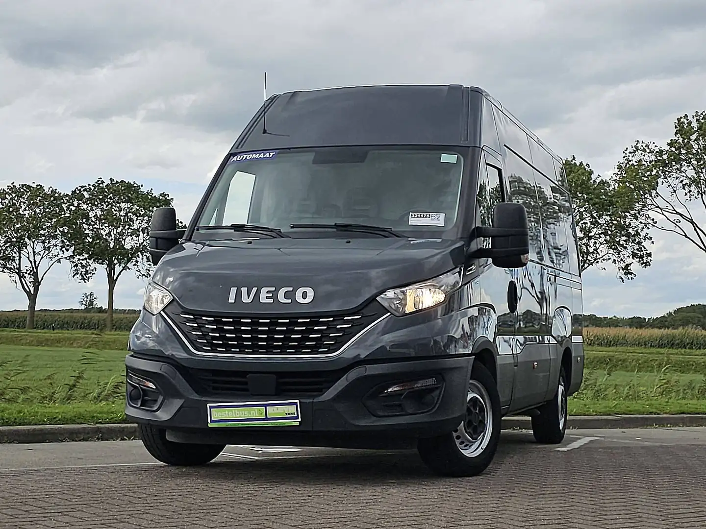 Iveco Daily 35S14V 2.3 352 L2H2 3.5T-Trekhaak Automaat Airco E Gris - 2