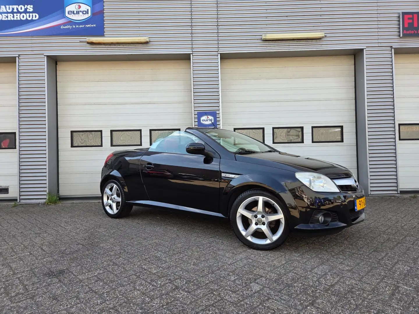 Opel Tigra TwinTop 1.8-16V Temptation Černá - 1