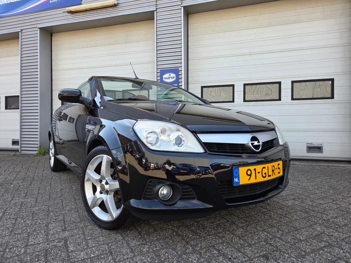 Opel Tigra TwinTop 1.8-16V Temptation Černá - 2