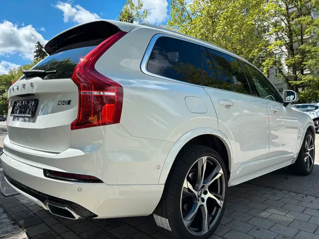 Volvo XC90 view 6