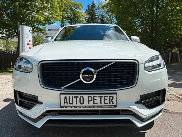 Volvo XC90 view 8