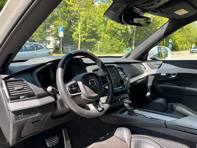 Volvo XC90 view 12