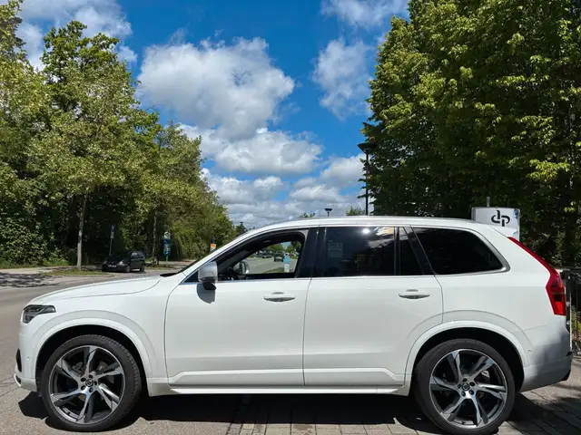Volvo XC90 view 2