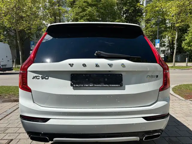 Volvo XC90 view 4