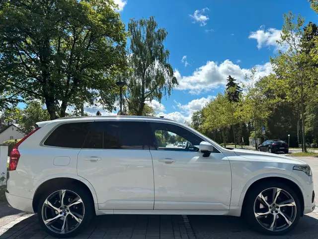 Volvo XC90 view 5