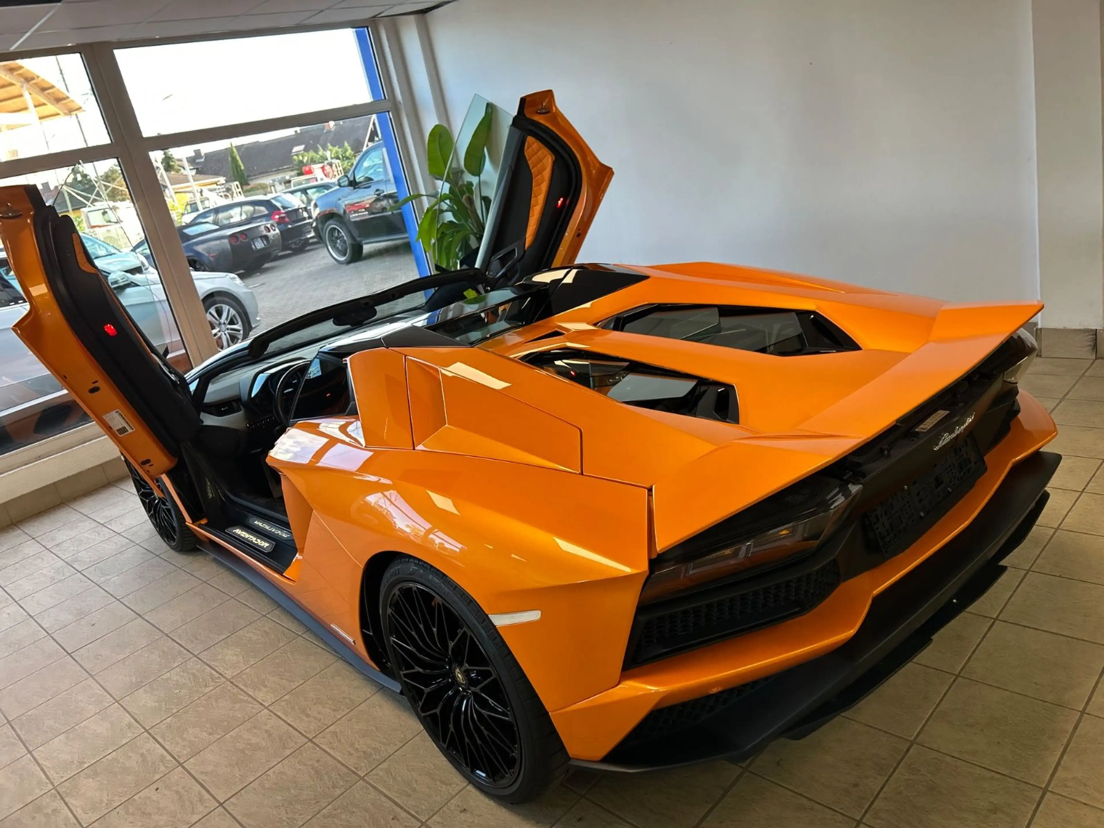 Lamborghini Aventador S Roadster — photo 2