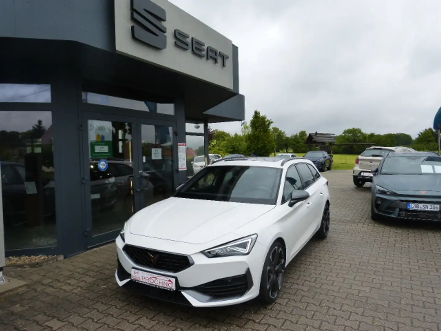 CUPRA Leon VZ CUPRA Leon Sportstourer VZ 2.0TSI 4Drive DSG 31 Blanco - 1