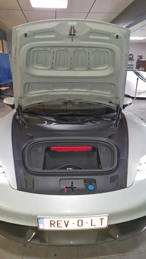 Porsche Taycan 93.4 kWh Turbo S Wit - 2