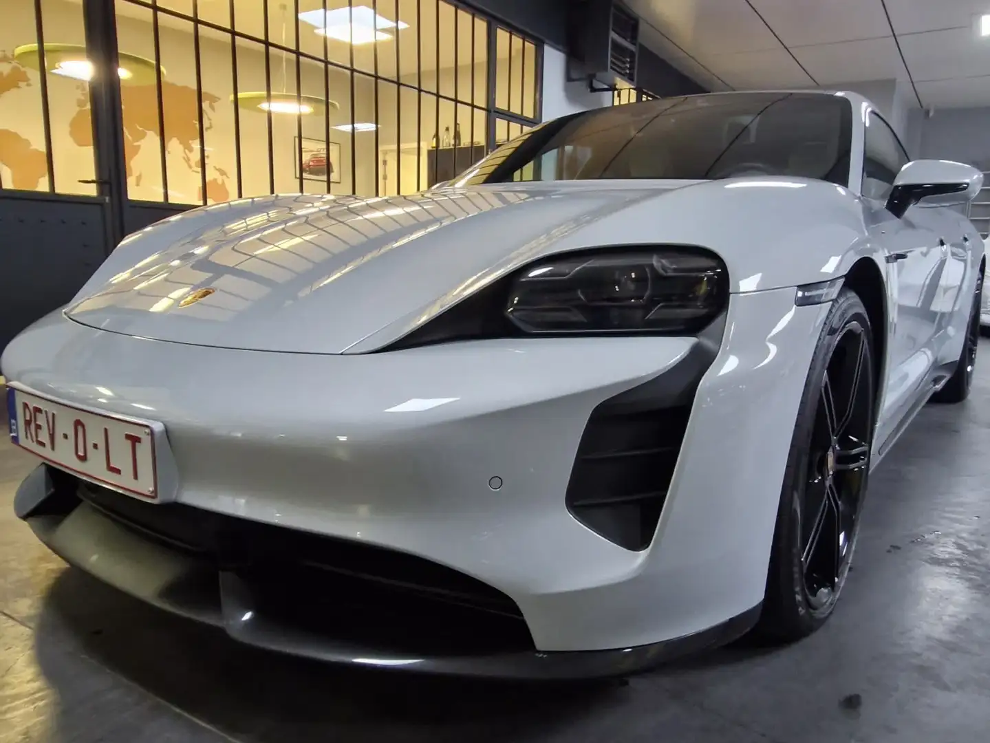 Porsche Taycan 93.4 kWh Turbo S Wit - 1
